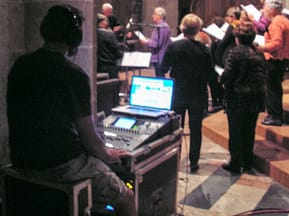 Régie de prise de son de chorale en concert dans une église